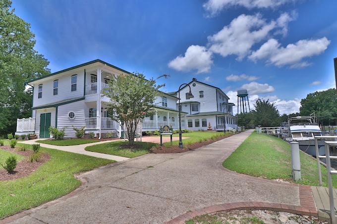 The Cypress Inn Bed & Breakfast